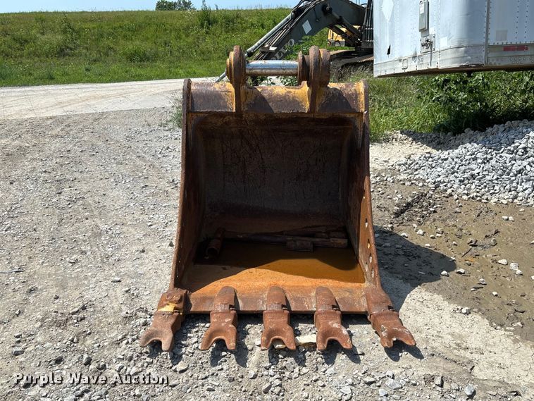 image for item FC1994 Caterpillar excavator bucket