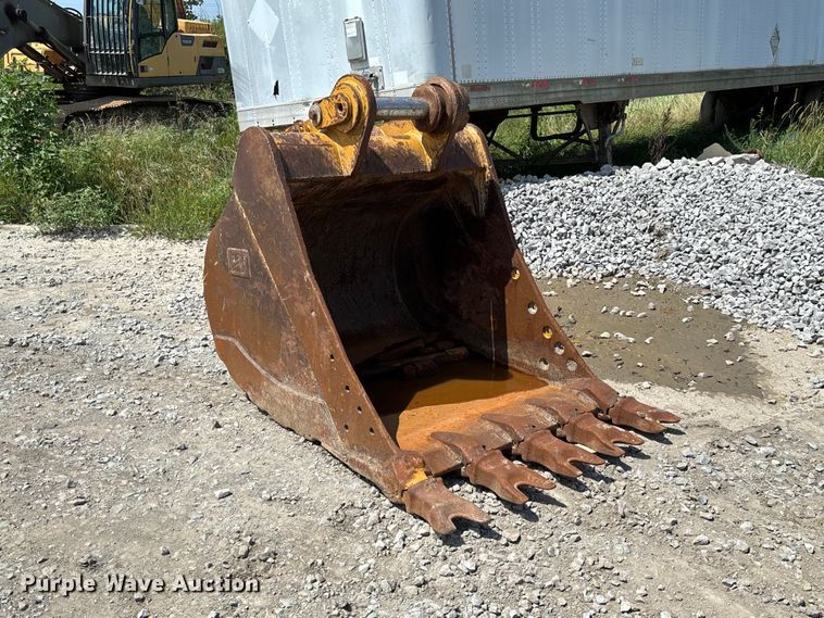 image for item FC1994 Caterpillar excavator bucket