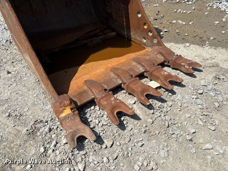 image for item FC1994 Caterpillar excavator bucket