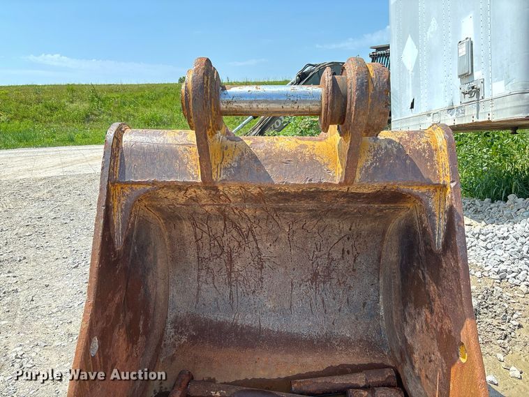 image for item FC1994 Caterpillar excavator bucket