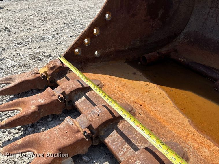 image for item FC1994 Caterpillar excavator bucket