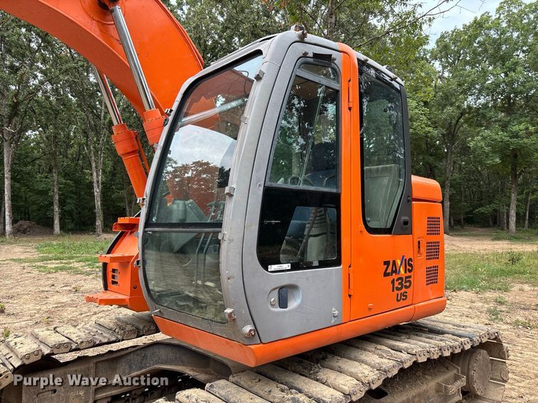 image for item FC2001 2006 Hitachi Zaxis 135US excavator