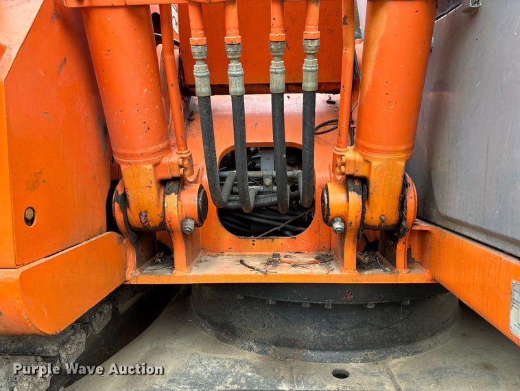 image for item FC2001 2006 Hitachi Zaxis 135US excavator