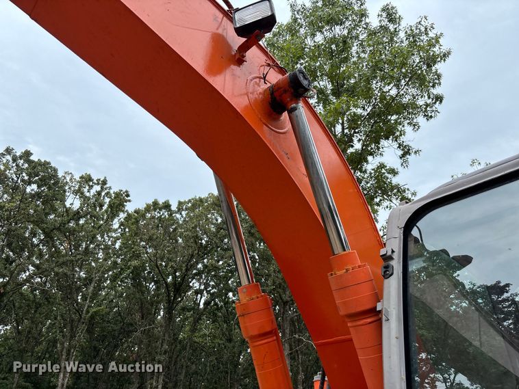 image for item FC2001 2006 Hitachi Zaxis 135US excavator