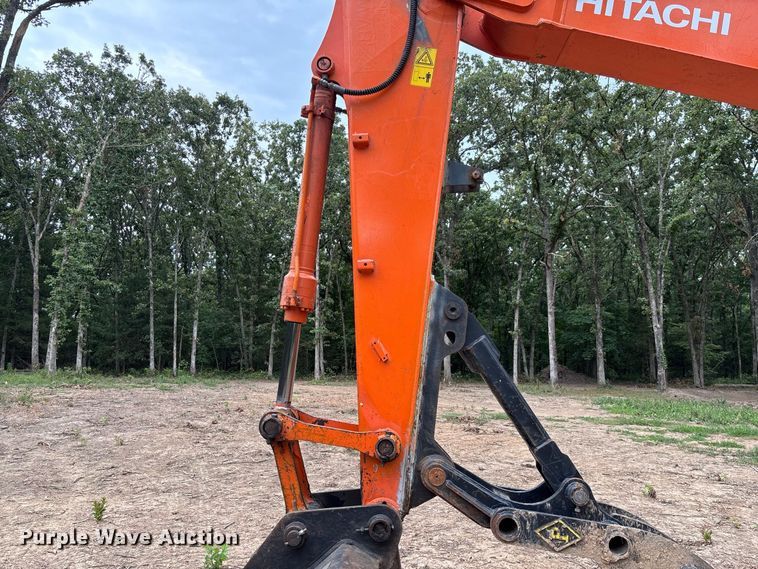 image for item FC2001 2006 Hitachi Zaxis 135US excavator