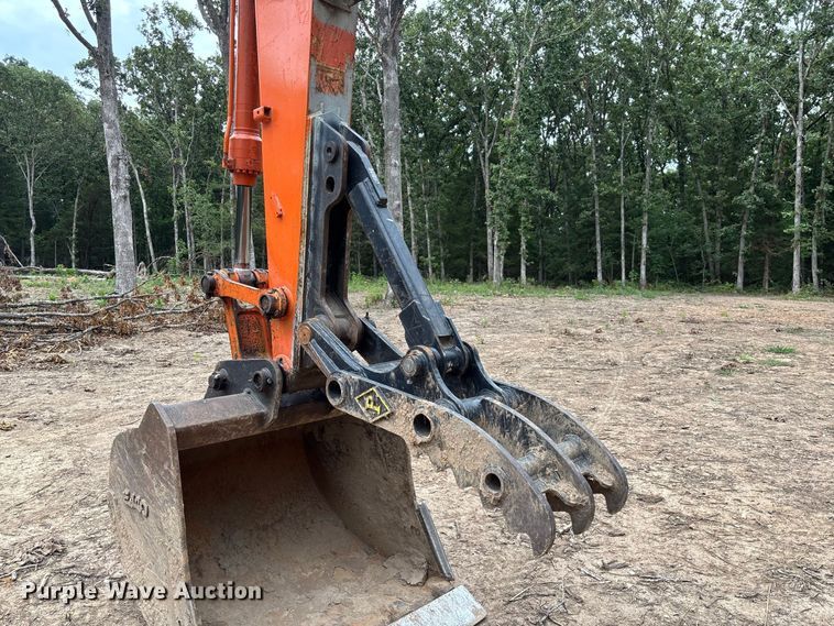 image for item FC2001 2006 Hitachi Zaxis 135US excavator