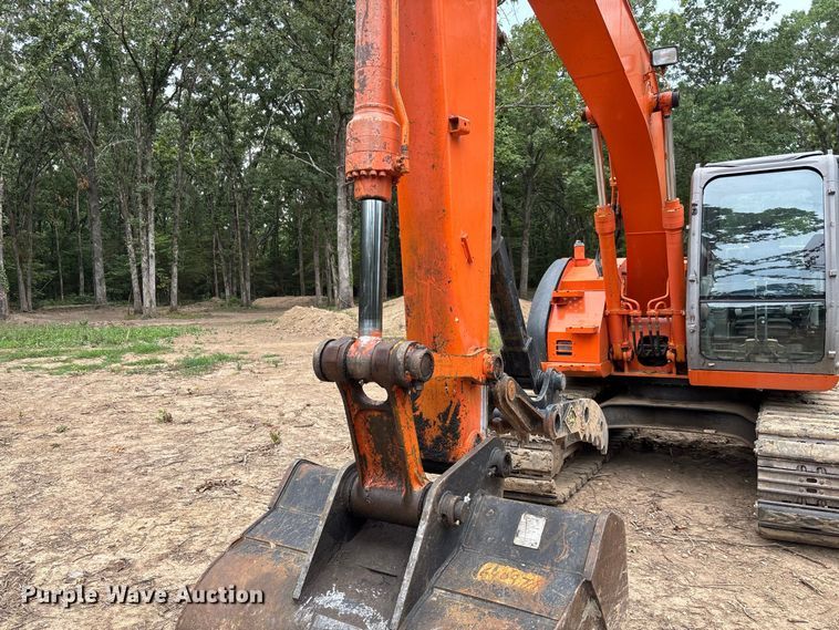 image for item FC2001 2006 Hitachi Zaxis 135US excavator
