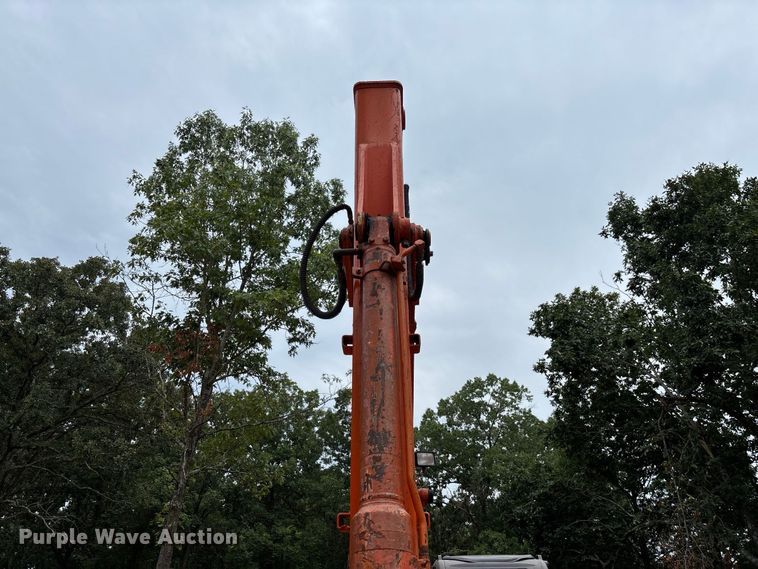 image for item FC2001 2006 Hitachi Zaxis 135US excavator