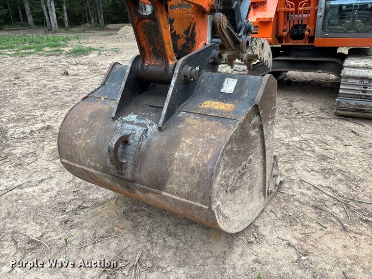 image for item FC2001 2006 Hitachi Zaxis 135US excavator