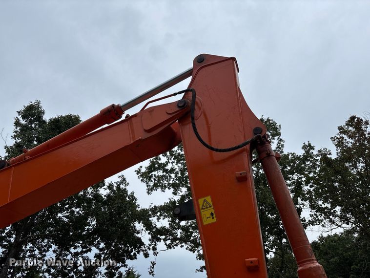 image for item FC2001 2006 Hitachi Zaxis 135US excavator