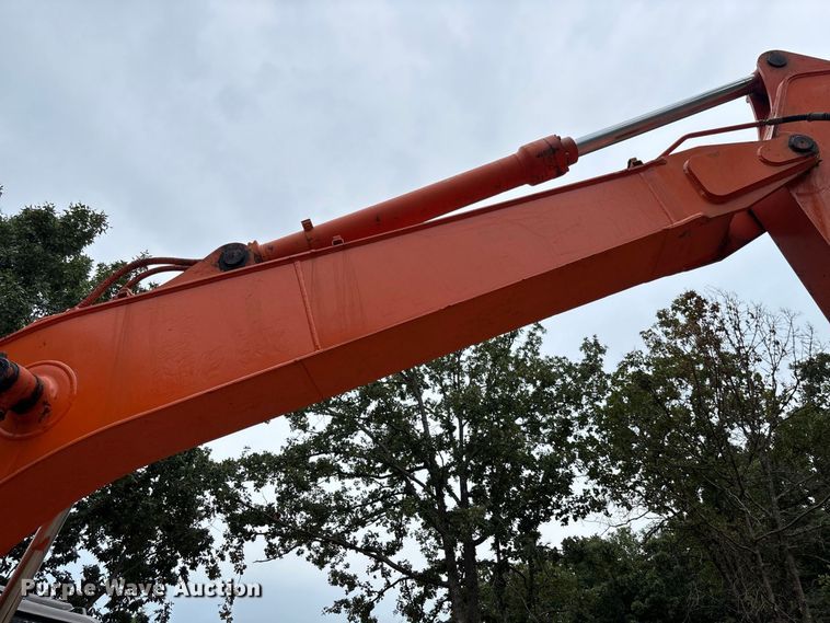 image for item FC2001 2006 Hitachi Zaxis 135US excavator