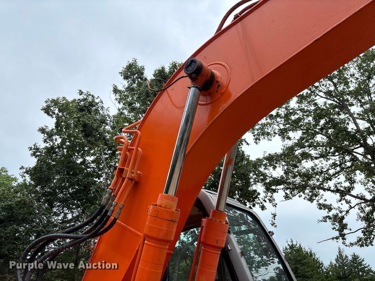 image for item FC2001 2006 Hitachi Zaxis 135US excavator
