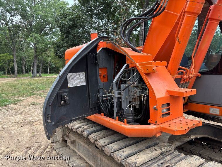 image for item FC2001 2006 Hitachi Zaxis 135US excavator