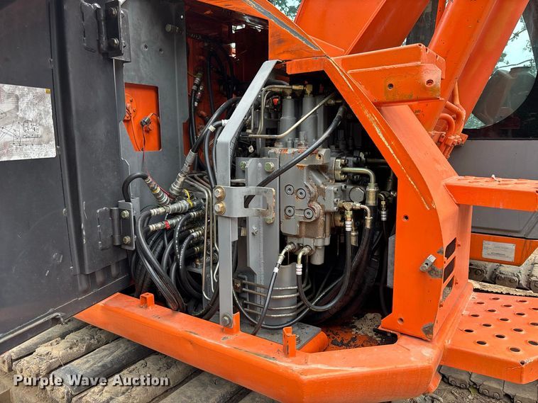 image for item FC2001 2006 Hitachi Zaxis 135US excavator