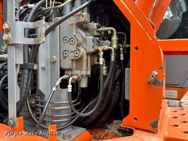 image for item FC2001 2006 Hitachi Zaxis 135US excavator