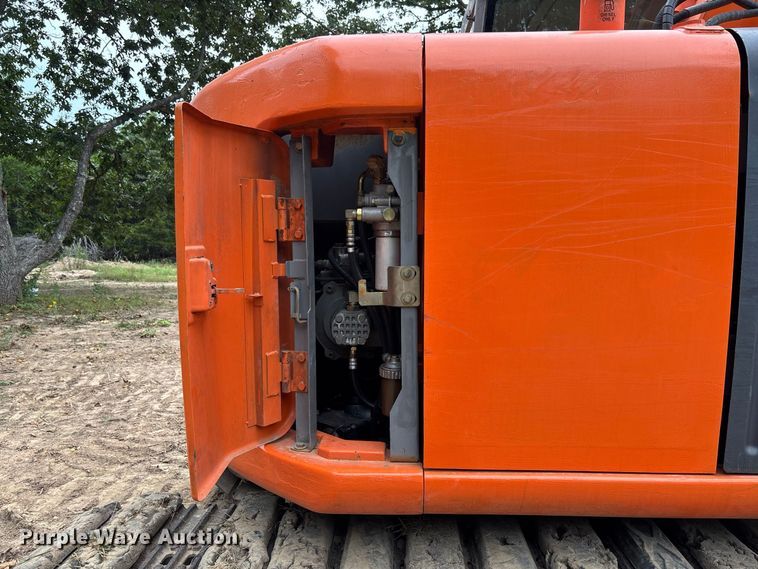 image for item FC2001 2006 Hitachi Zaxis 135US excavator