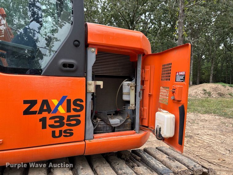 image for item FC2001 2006 Hitachi Zaxis 135US excavator