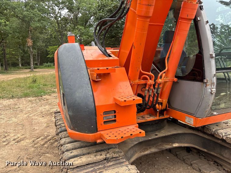 image for item FC2001 2006 Hitachi Zaxis 135US excavator