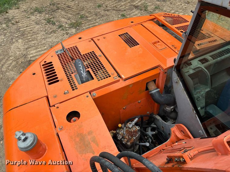 image for item FC2001 2006 Hitachi Zaxis 135US excavator