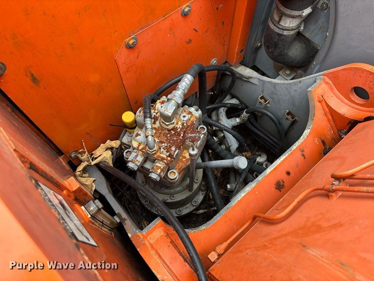 image for item FC2001 2006 Hitachi Zaxis 135US excavator