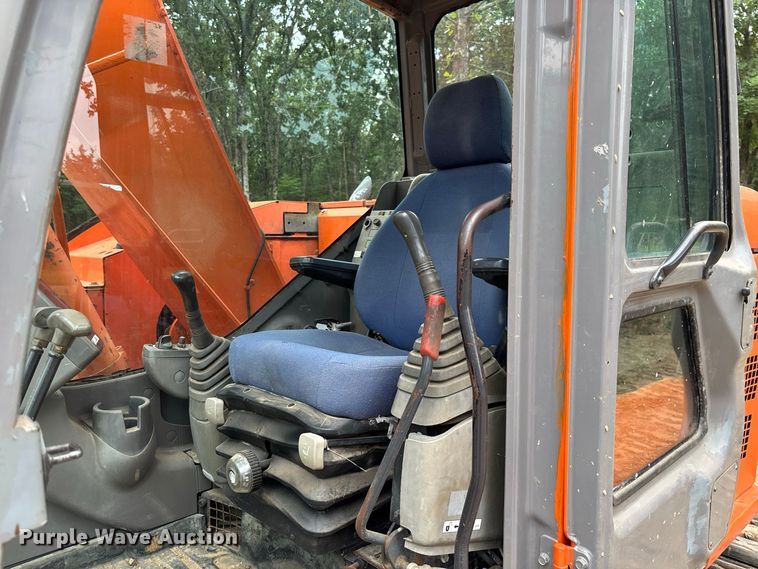 image for item FC2001 2006 Hitachi Zaxis 135US excavator