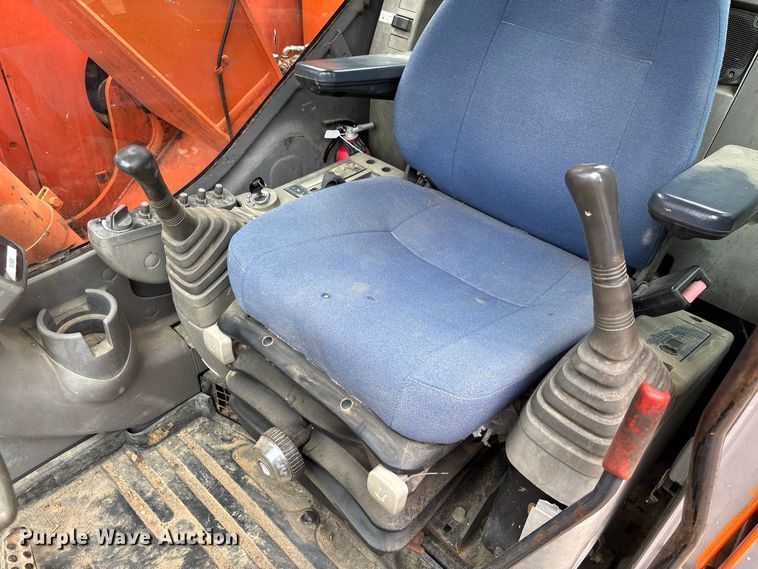 image for item FC2001 2006 Hitachi Zaxis 135US excavator