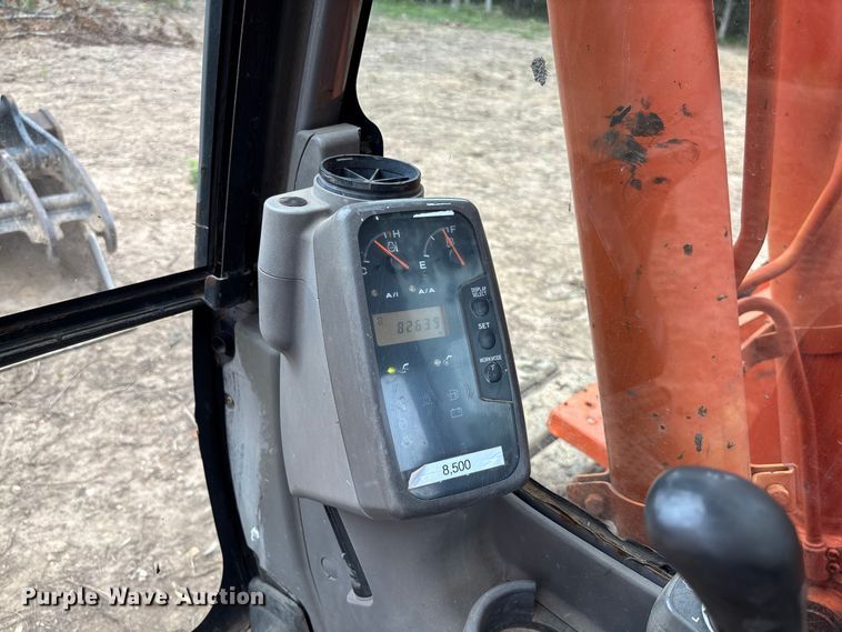 image for item FC2001 2006 Hitachi Zaxis 135US excavator