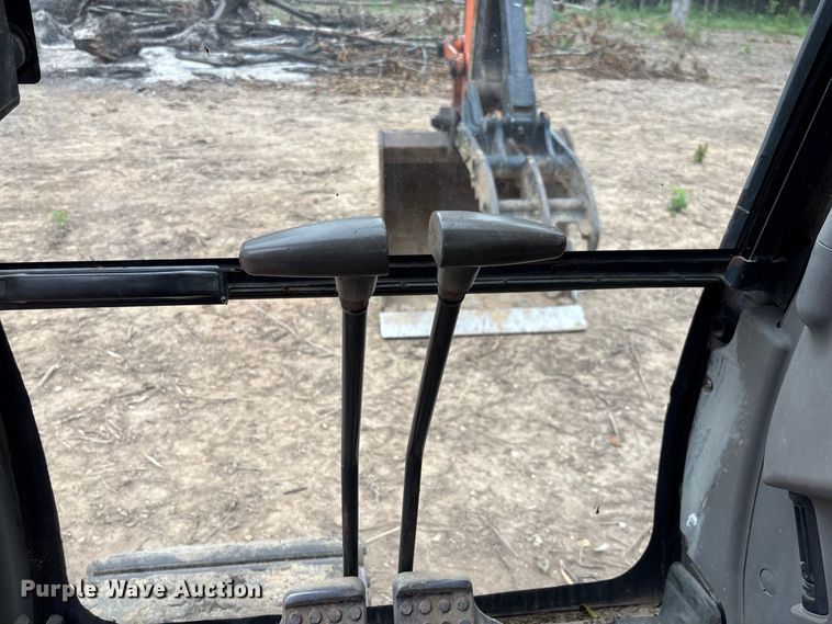 image for item FC2001 2006 Hitachi Zaxis 135US excavator