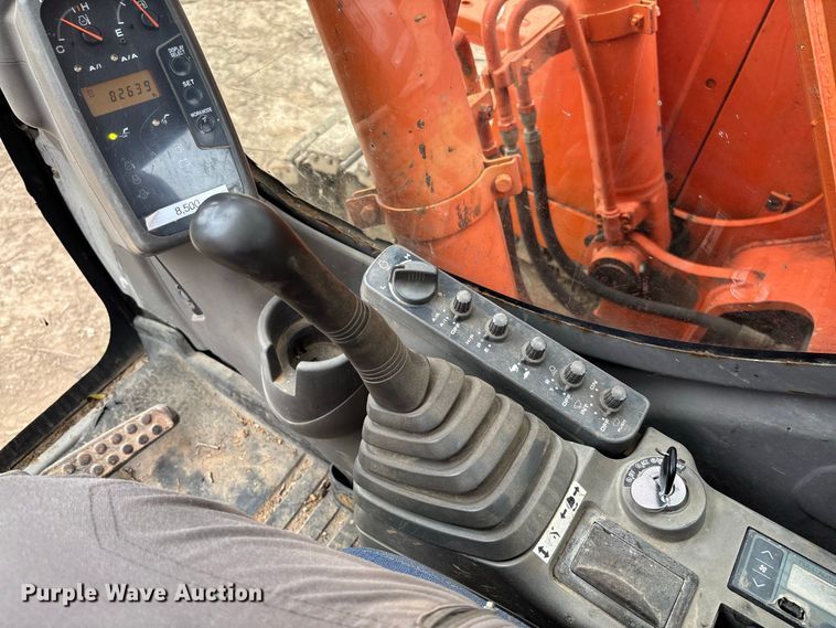 image for item FC2001 2006 Hitachi Zaxis 135US excavator