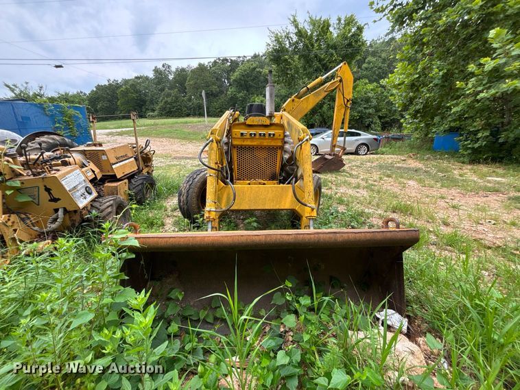 image for item FC2004 Ford 4500 backhoe