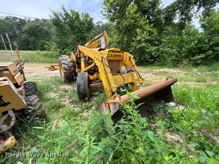 image for item FC2004 Ford 4500 backhoe