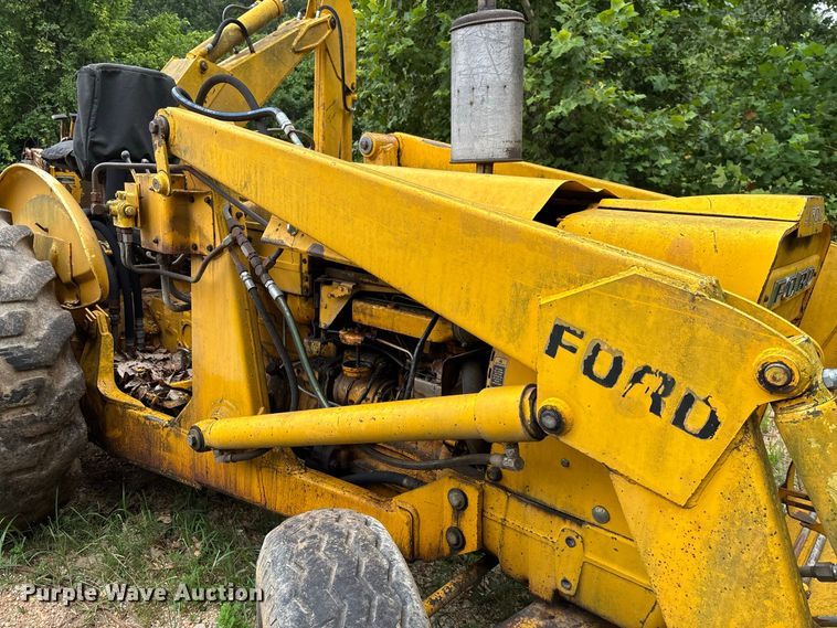 image for item FC2004 Ford 4500 backhoe