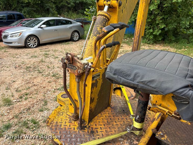 image for item FC2004 Ford 4500 backhoe
