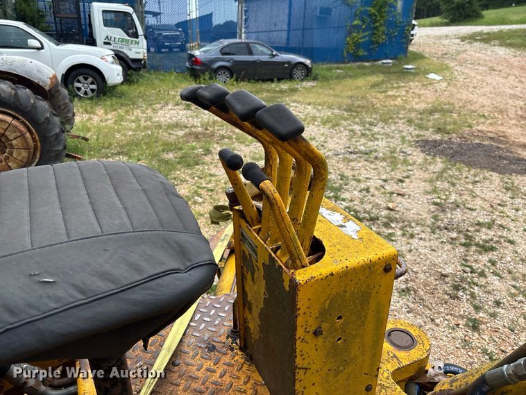image for item FC2004 Ford 4500 backhoe