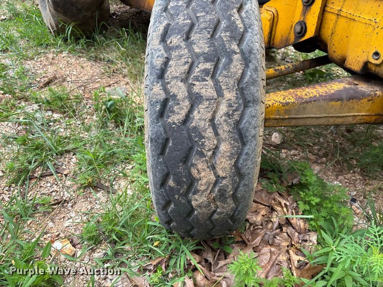 image for item FC2004 Ford 4500 backhoe