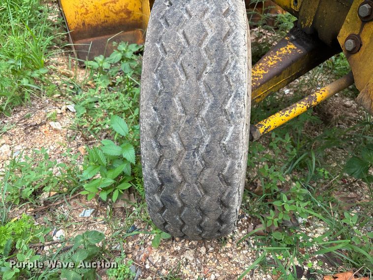 image for item FC2004 Ford 4500 backhoe