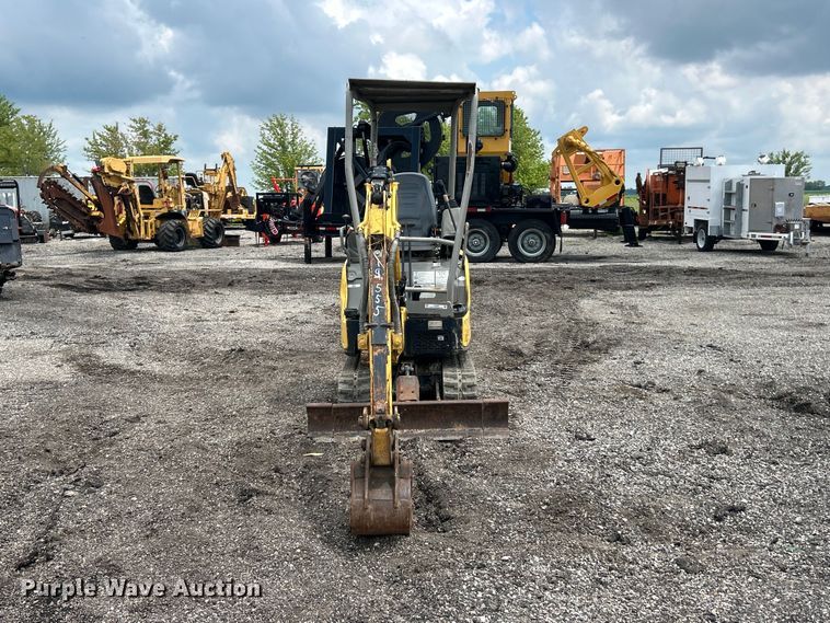 image for item FC2855 2012 Yanmar Vio17 Universal mini excavator
