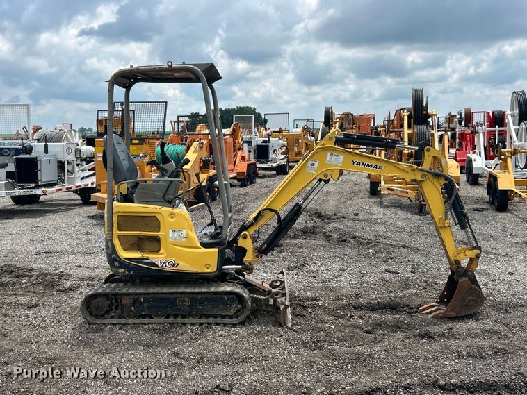 image for item FC2855 2012 Yanmar Vio17 Universal mini excavator