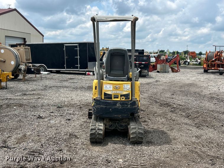 image for item FC2855 2012 Yanmar Vio17 Universal mini excavator