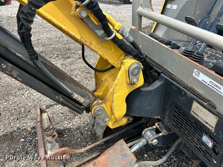 image for item FC2855 2012 Yanmar Vio17 Universal mini excavator