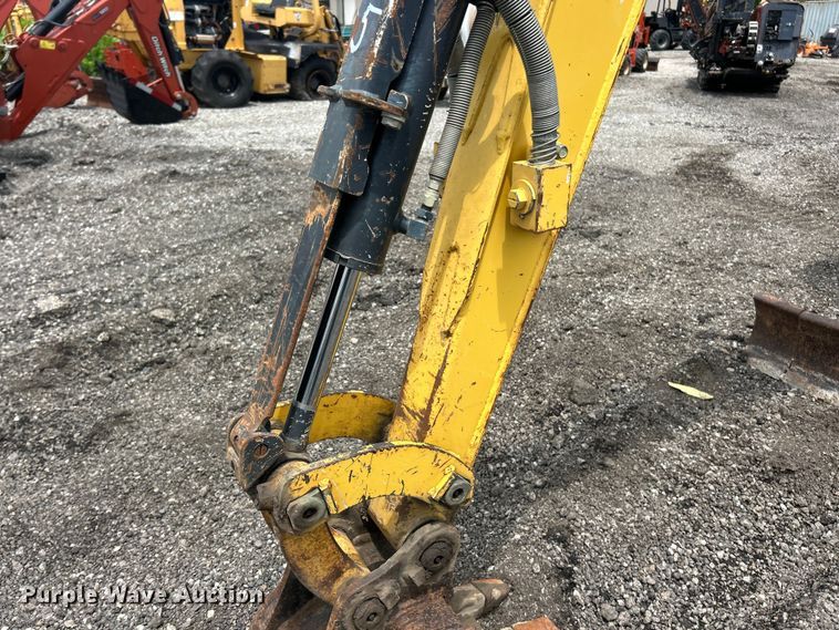image for item FC2855 2012 Yanmar Vio17 Universal mini excavator