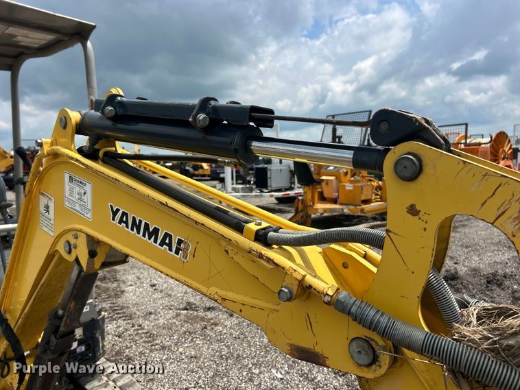 image for item FC2855 2012 Yanmar Vio17 Universal mini excavator