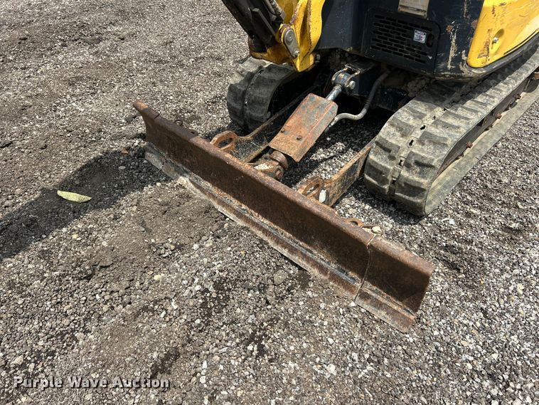 image for item FC2855 2012 Yanmar Vio17 Universal mini excavator