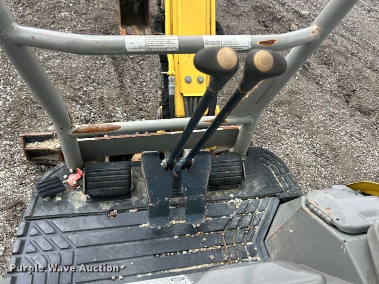 image for item FC2855 2012 Yanmar Vio17 Universal mini excavator