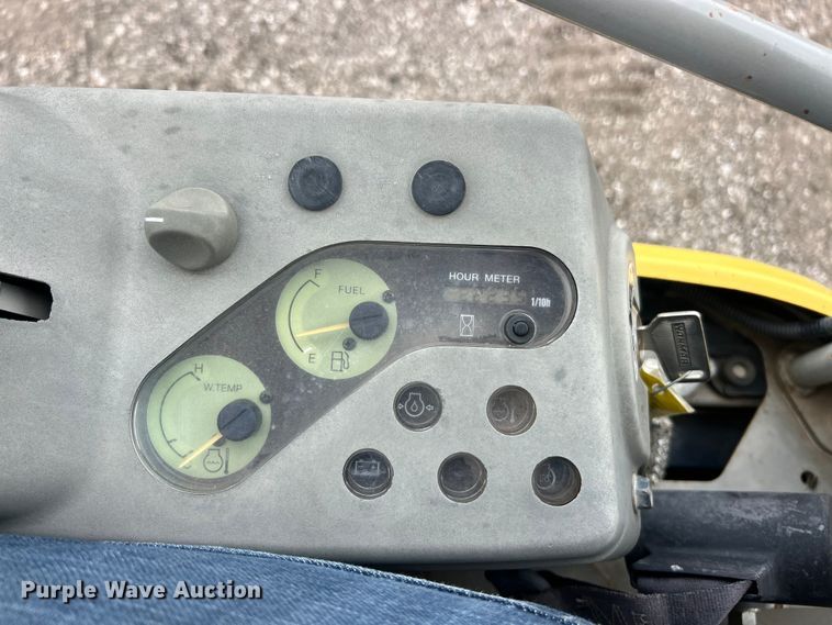 image for item FC2855 2012 Yanmar Vio17 Universal mini excavator