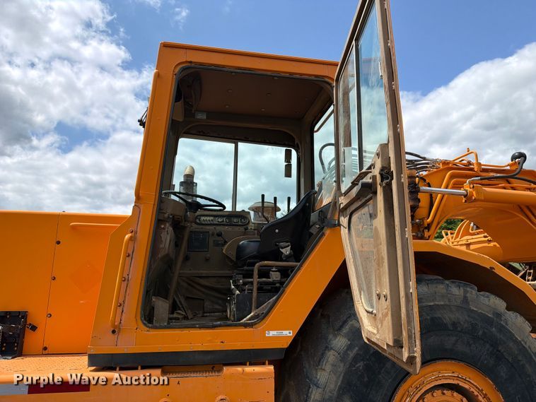 image for item FC3258 1991 Caterpillar 615C elevating scraper