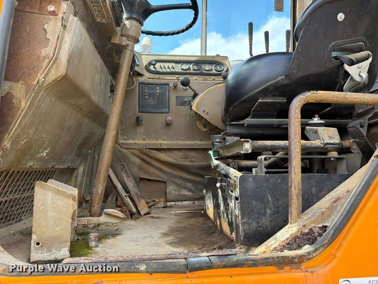 image for item FC3258 1991 Caterpillar 615C elevating scraper