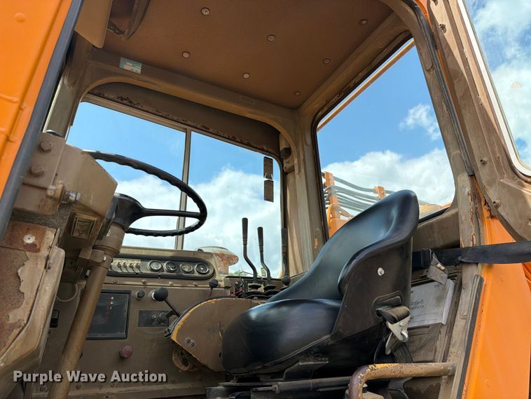 image for item FC3258 1991 Caterpillar 615C elevating scraper