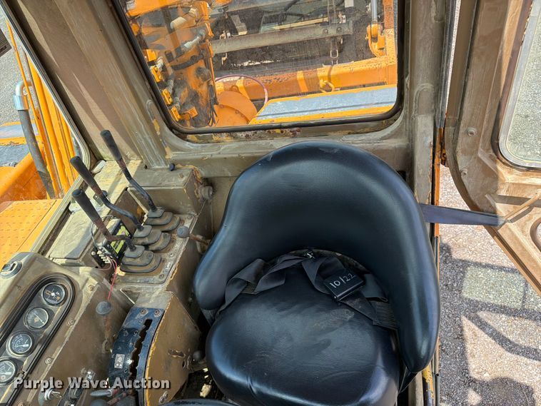 image for item FC3258 1991 Caterpillar 615C elevating scraper
