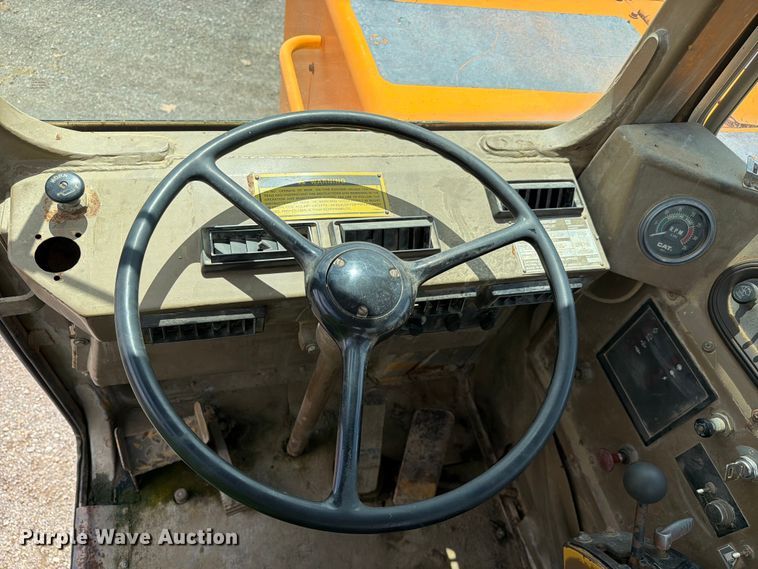 image for item FC3258 1991 Caterpillar 615C elevating scraper